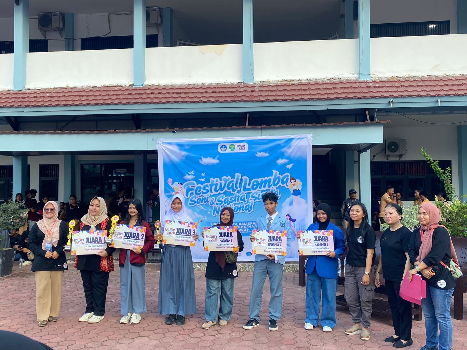 Andi Fahrah juara harapan 3 lomba FLS3N Cabang Kriya