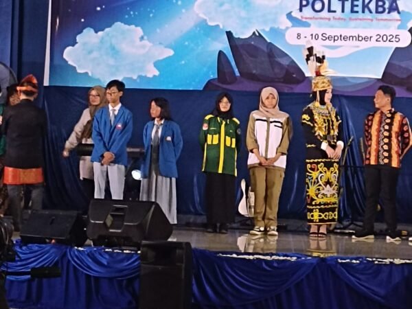 Juara 2 lomba poster digital di Poltekba